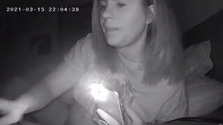 Naglalakihang suso Destroys ang Kanyang Tinggil sa oras ng Pagtulog Hidden Cam