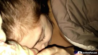 Yena ukuvuka phezulu yakhe stepdaughter sucking yakhe cock, kwaye akazange nokukhalaza.